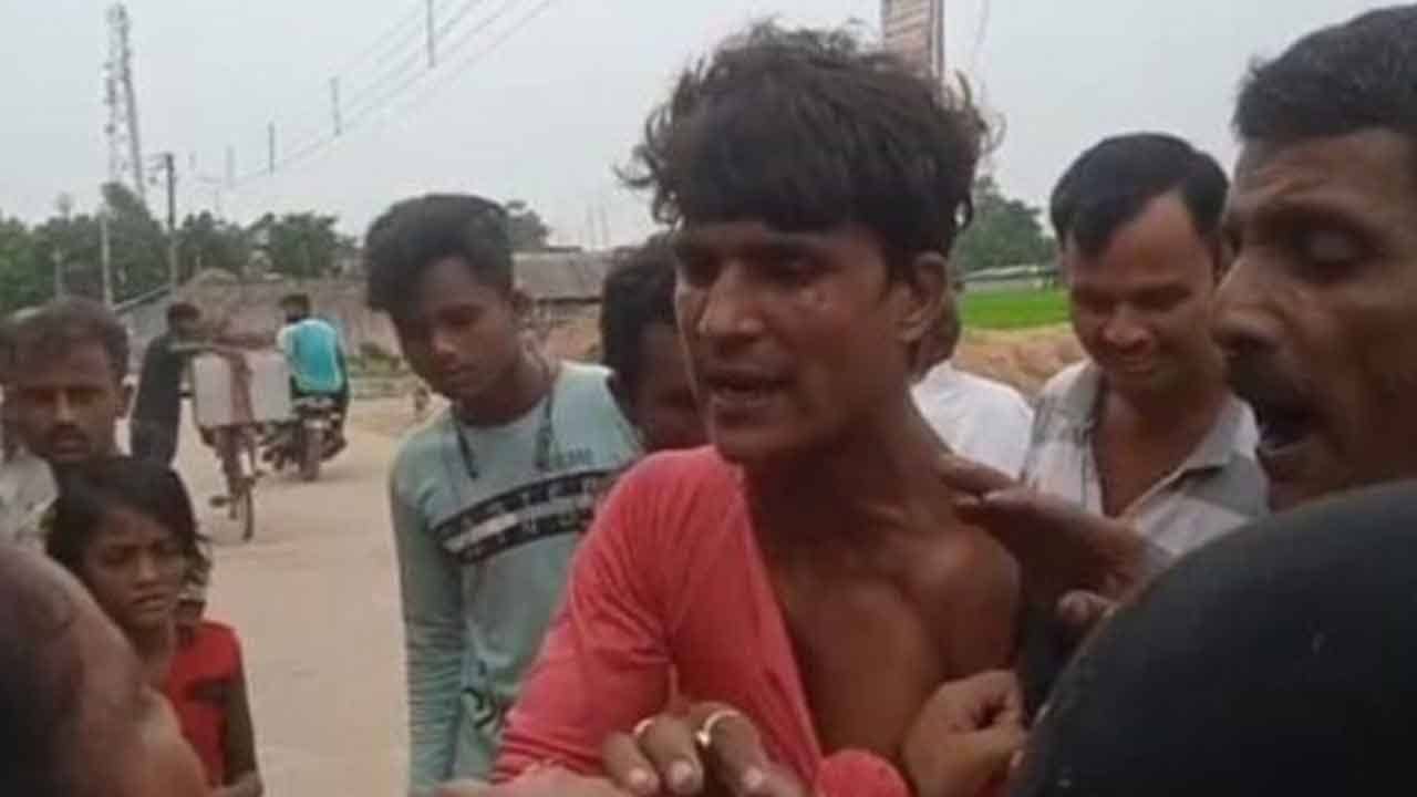 Maldah Abduction: স্কুলের সামনেই নবম শ্রেণির ছাত্রীর সঙ্গে ভয়ঙ্করকাণ্ড, হাতেনাতে ধরলেন পড়শিরাই