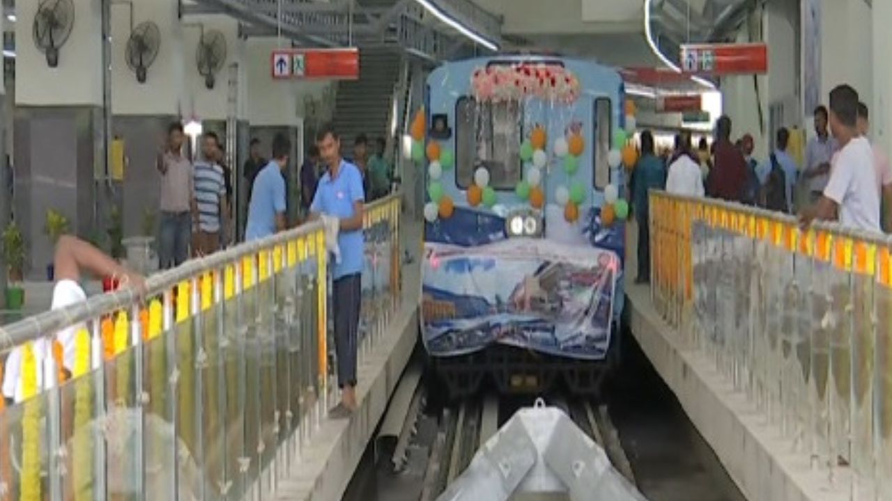 Kolkata Metro: পুজোর আগে আরও সুখবর আনল মেট্রো, নিউ গড়িয়া-রুবি রুটে চালু ট্রায়াল রান