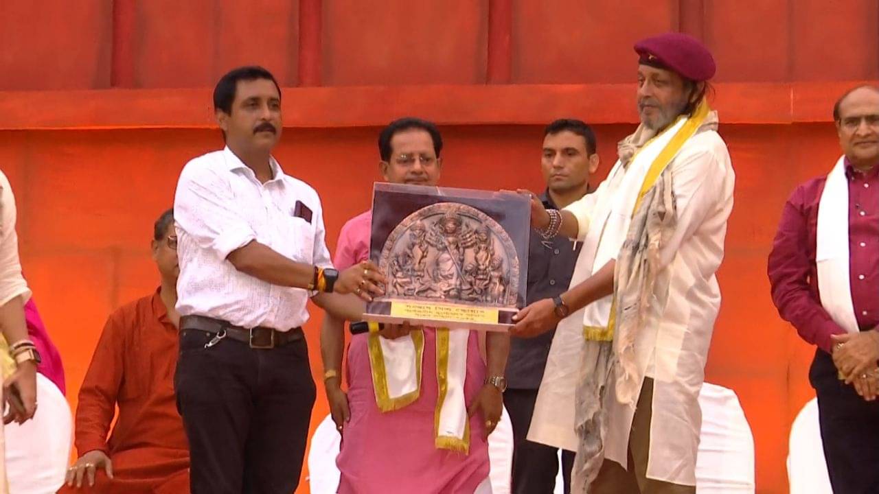 Durga Puja 2022: সন্তোষ মিত্র স্কোয়ারের থিম সং উদ্বোধনে মিঠুন, সজলকে পাশে নিয়ে বললেন গ্রেট ফাইটার