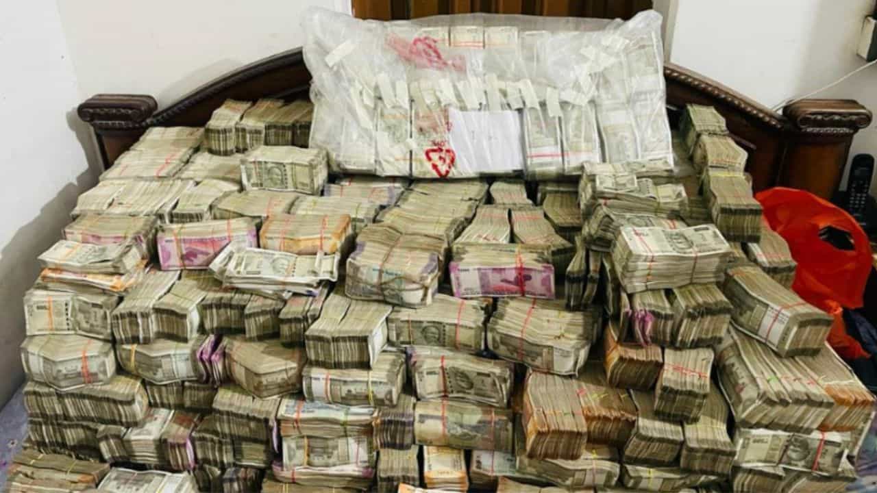 Enforcement Directorate: ভুয়ো ডিজিটাল লোন অ্যাপ নিয়ে নির্মলার কড়া বার্তার পরই কলকাতায় উদ্ধার কোটি কোটি টাকা Enforcement Directorate: ভুয়ো ডিজিটাল লোন অ্যাপ নিয়ে নির্মলার কড়া বার্তার পরই কলকাতায় উদ্ধার কোটি কোটি টাকা