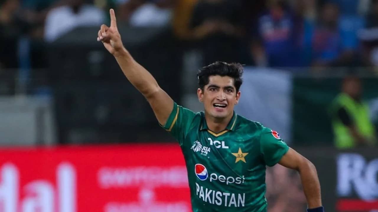 Naseem Shah: নিউমোনিয়ার পর করোনা, নাসিম শাহকে নিয়ে অস্বস্তিতে পাকিস্তান