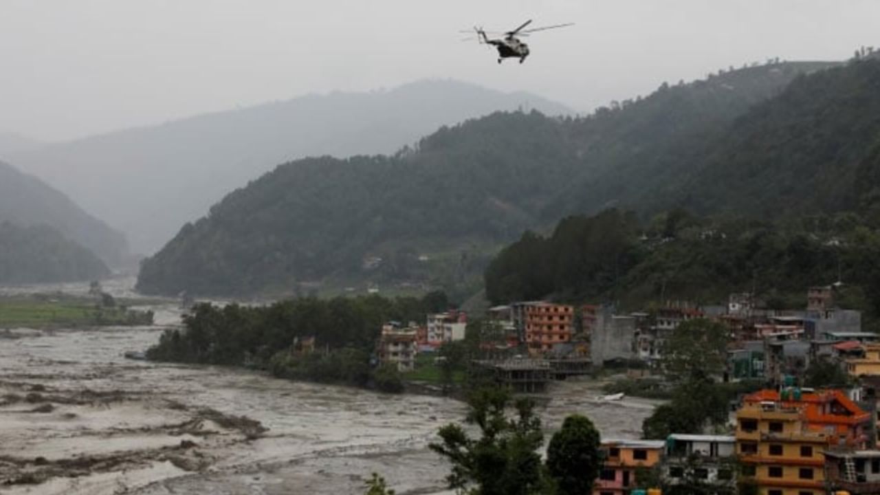 Landslides In Nepal : লাগাতার ভারী বৃষ্টিতে ভূমিধস নেপালে, মৃত ১৭, আহত একাধিক