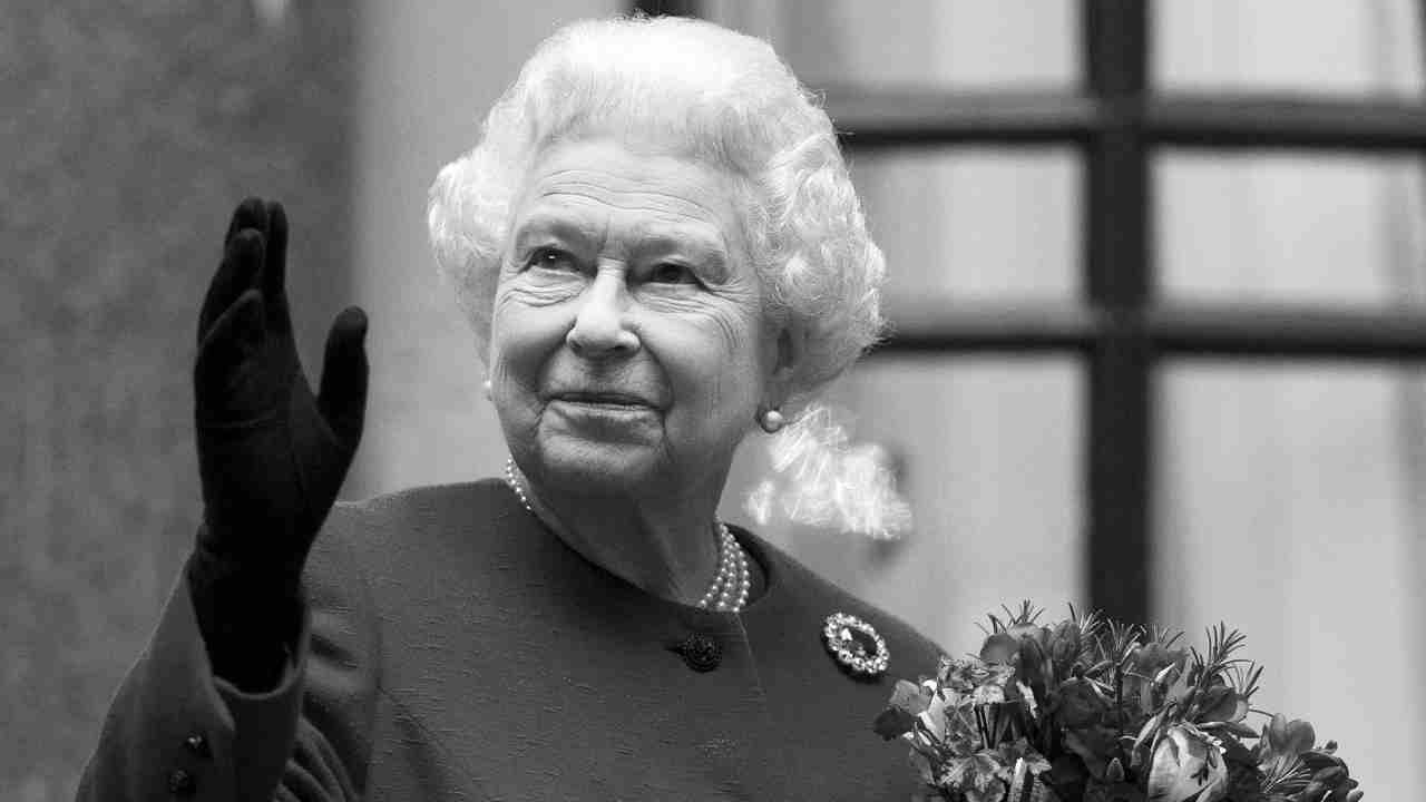 Queen Elizabeth II dies: প্রয়াত যুক্তরাজ্যের রানি দ্বিতীয় এলিজাবেথ, থেমে গেল সাত দশকের লম্বা শাসন