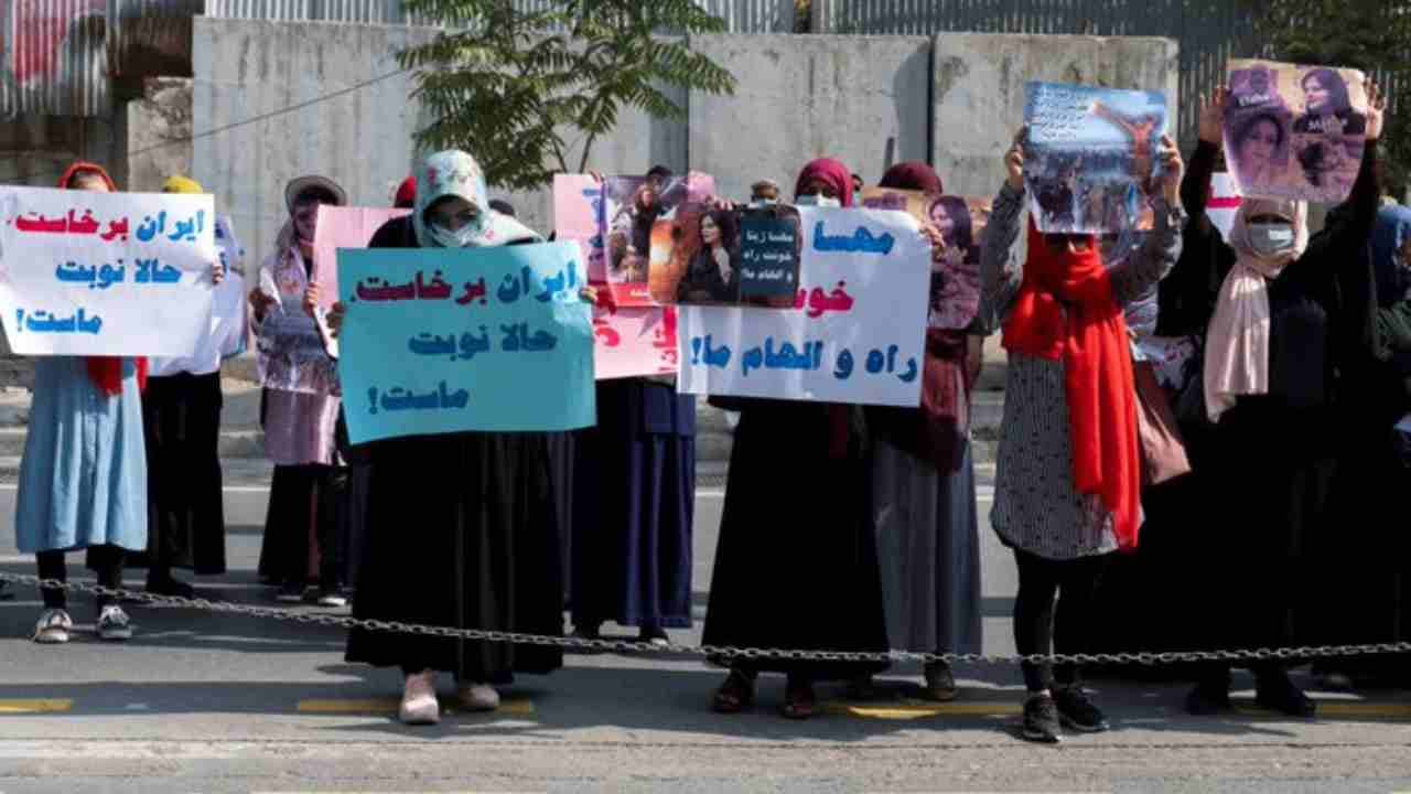 Afghanistan: এবার আমাদের পালা..., ইরানের আগুন ছড়াল কাবুলে, গুলি ছুড়ল তালিবান