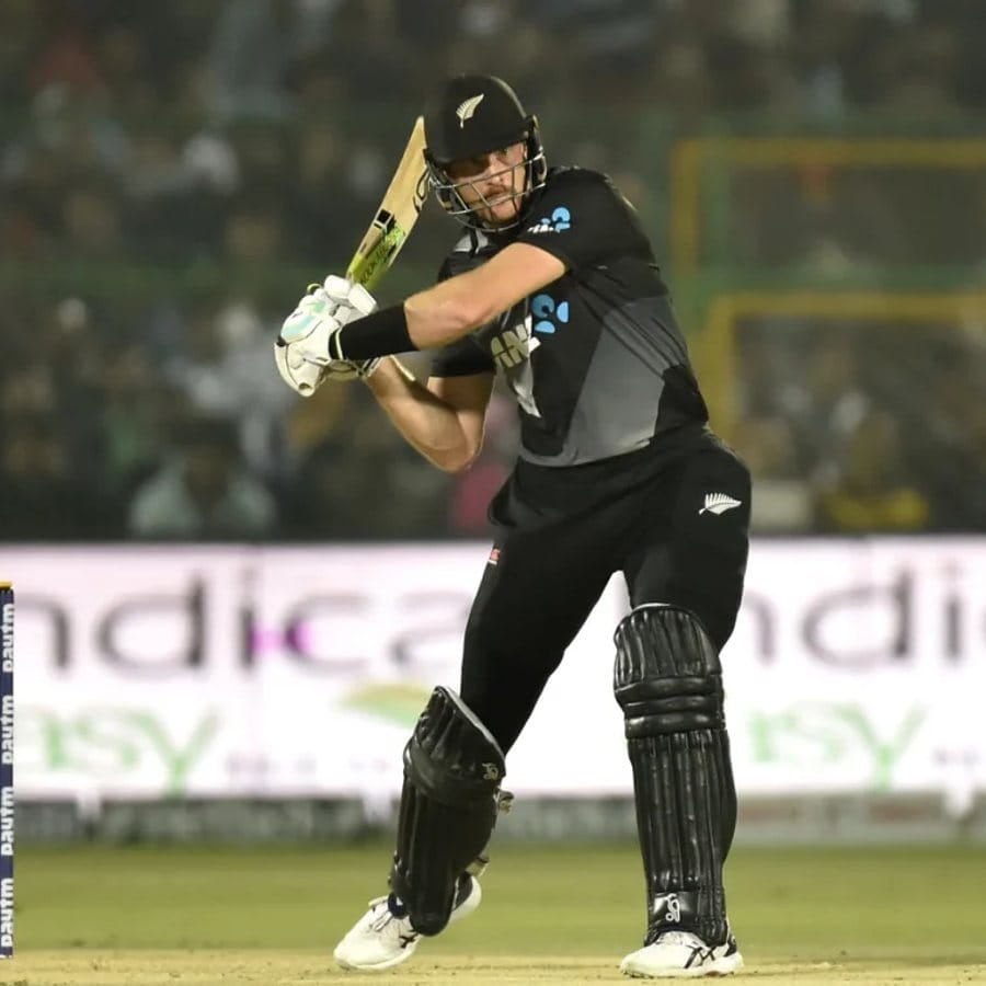 দেশের জার্সিতে ইতিমধ্যেই তিন ফরম্যাট মিলিয়ে ৩৫০টিরও বেশি ম্যাচে খেলেছেন গাপ্টিল। ৪৭টি টেস্ট, ১৯৮টি ওয়ান ডে এবং ১২১টি টি-টোয়েন্টি ম্যাচে গাপ্টিলের সংগ্রহ যথাক্রমে ২৫৮৬ রান, ৭৩৪৬ রান এবং ৩৪৯৭ রান।