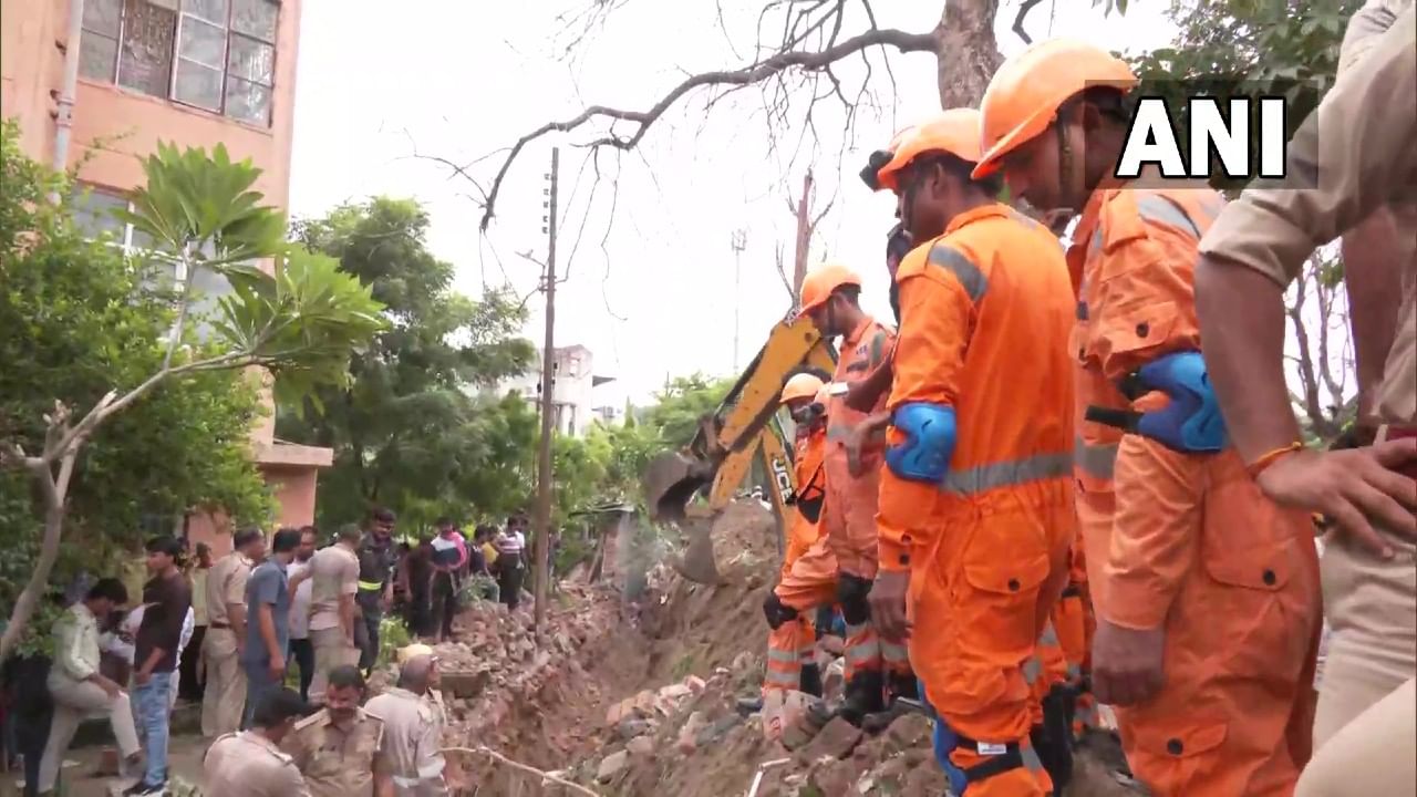 Boundary Wall Collapses in Noida : ভেঙে পড়ল বাসভবনের পাঁচিল, মৃত ৪
