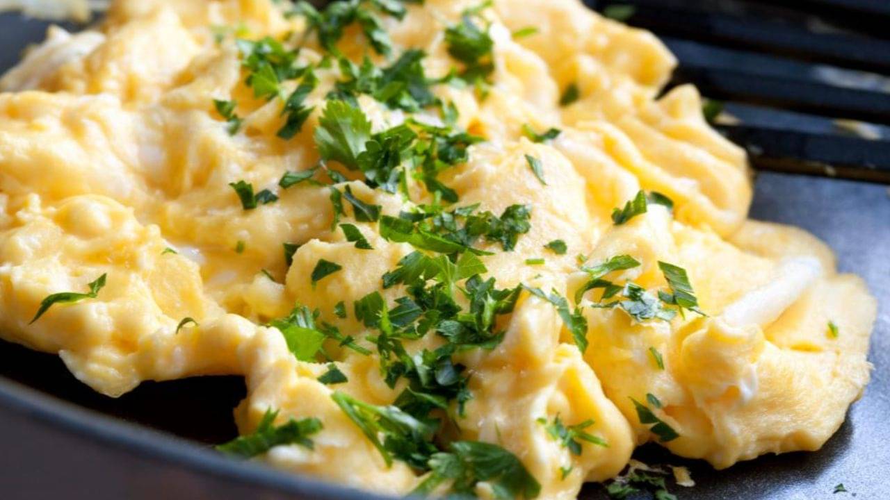 Recipe: রানির পছন্দের স্ক্র্যাম্বলড এগ দিয়ে করুন রয়্যাল ব্রেকফাস্ট! রইল রয়্যাল শেফের সহজ রেসিপি