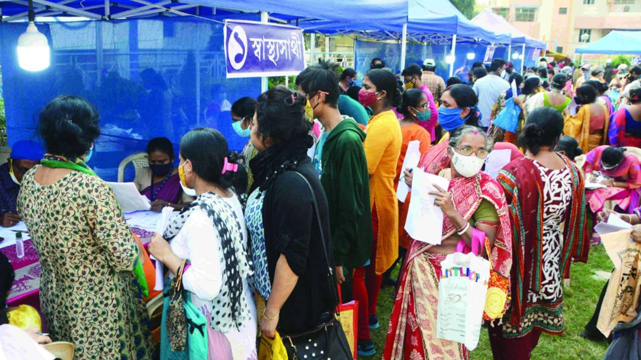 Swasthya Sathi Card Online : দীর্ঘ লাইনে না দাঁড়িয়েই এক ক্লিকে পান স্বাস্থ্যসাথী কার্ড, জানুন কীভাবে