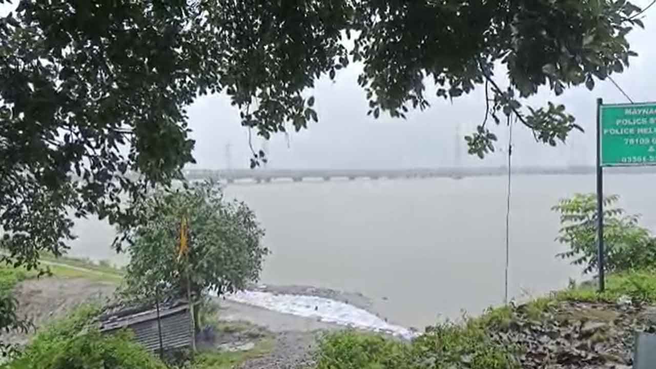 North Bengal Rain: তিস্তায় এখনও জারি লাল সতর্কতা, বৃষ্টি কমায় জলস্তর নামছে