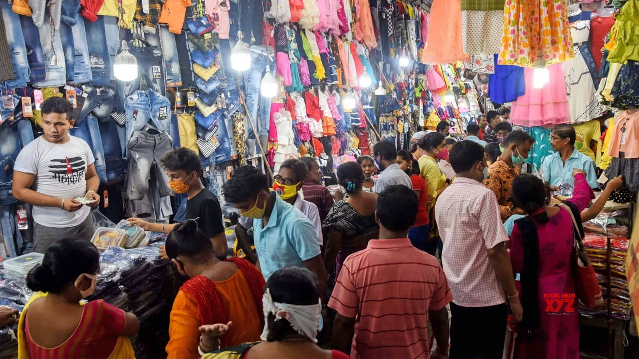 Savings: পুজোর মরসুমে বেহিসেবি খরচে লাগাম টানবেন কীভাবে? খেয়াল রাখুন এই বিষয়গুলিতে