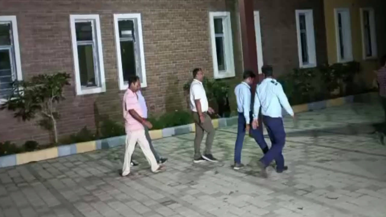 Partha Chatterjee: পার্থর জামাইয়ের স্কুলে আচমকা হানা ED-র, জিজ্ঞাসাবাদ প্রিন্সিপালকেও