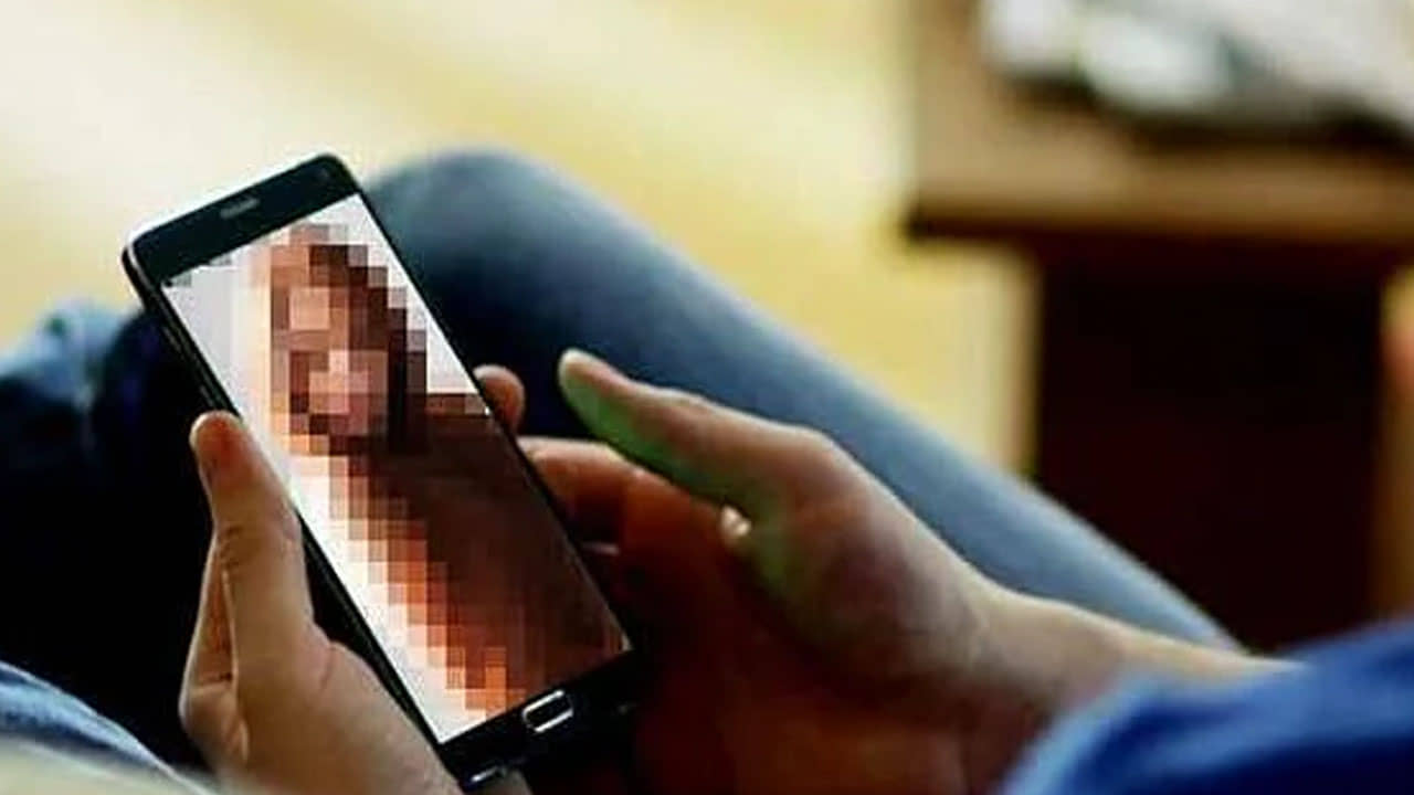 ভিডিয়ো কল রিসিভ করতেই ভেসে উঠল মহিলার নগ্ন ছবি, থানায় TMC বিধায়ক