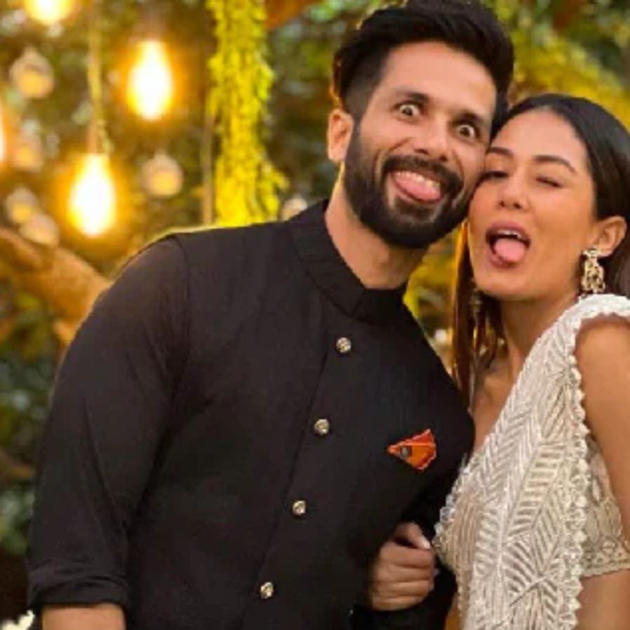 স্বামী শাহিদ জড়িয়ে ধরেছেন বানী কাপুরকে-- পছন্দ হয়নি মীরার। তাঁর অসন্তুষ্ট মুখের ভাব ধরা পড়েছিল ক্যামেরার লেন্সে। হাজার হোক, তিনি যে স্ত্রী! 