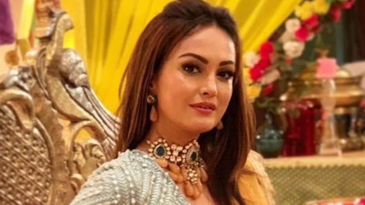 Bollywood Dark Truth: দাদার সঙ্গেই পার্টিতে ঘনিষ্ঠ মুহূর্তে বন্দি নিশা! স্বামীর বিস্ফোরক অভিযোগই কি তবে সত্যি?