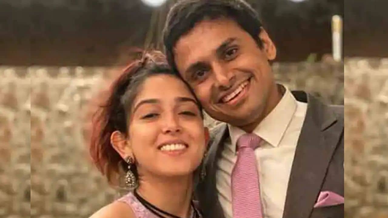 Ira Khan: আচমকাই বিয়ের প্রস্তাব প্রেমিকের, ঠোঁটে চুম্বন করে আংটি বদল আমির-কন্যা ইরার