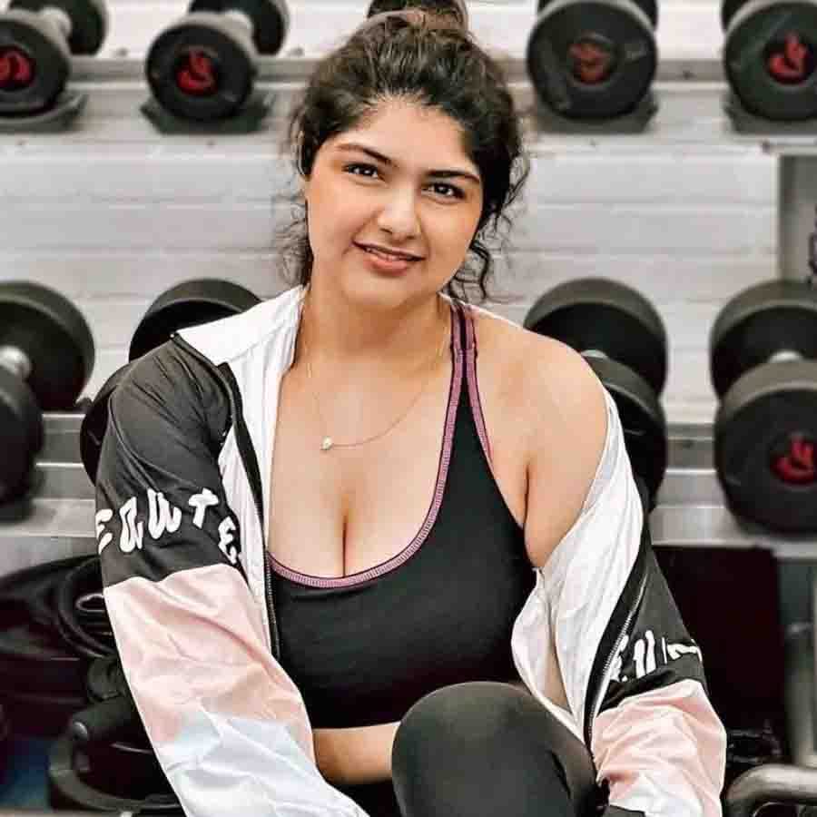 অংশুলা কাপুর - বনি কাপুরের প্রথম স্ত্রী থেকে তাঁর দুই সন্তান অর্জুন এবং অংশুলা। ভাই-বোনদের মতো তিনি অভিনেতা নন। তিনি লেখাপড়ায় ভীষণ ভাল। গুগলে চাকরি করতেন। বর্তমানে হৃত্বিক রোশনের ফ্যাশন অ্যান্ড ফিটনেস ব্ল্যান্ডের অপারেশনাল ম্যানেজার।