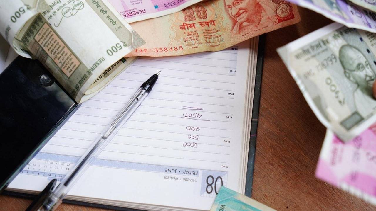 Bank Accounts: বেকার ঝামেলা নয়, একাধিক ব্যাঙ্ক অ্যাকাউন্ট থাকার সুবিধাও রয়েছে অনেক, কী সেগুলি জানেন?