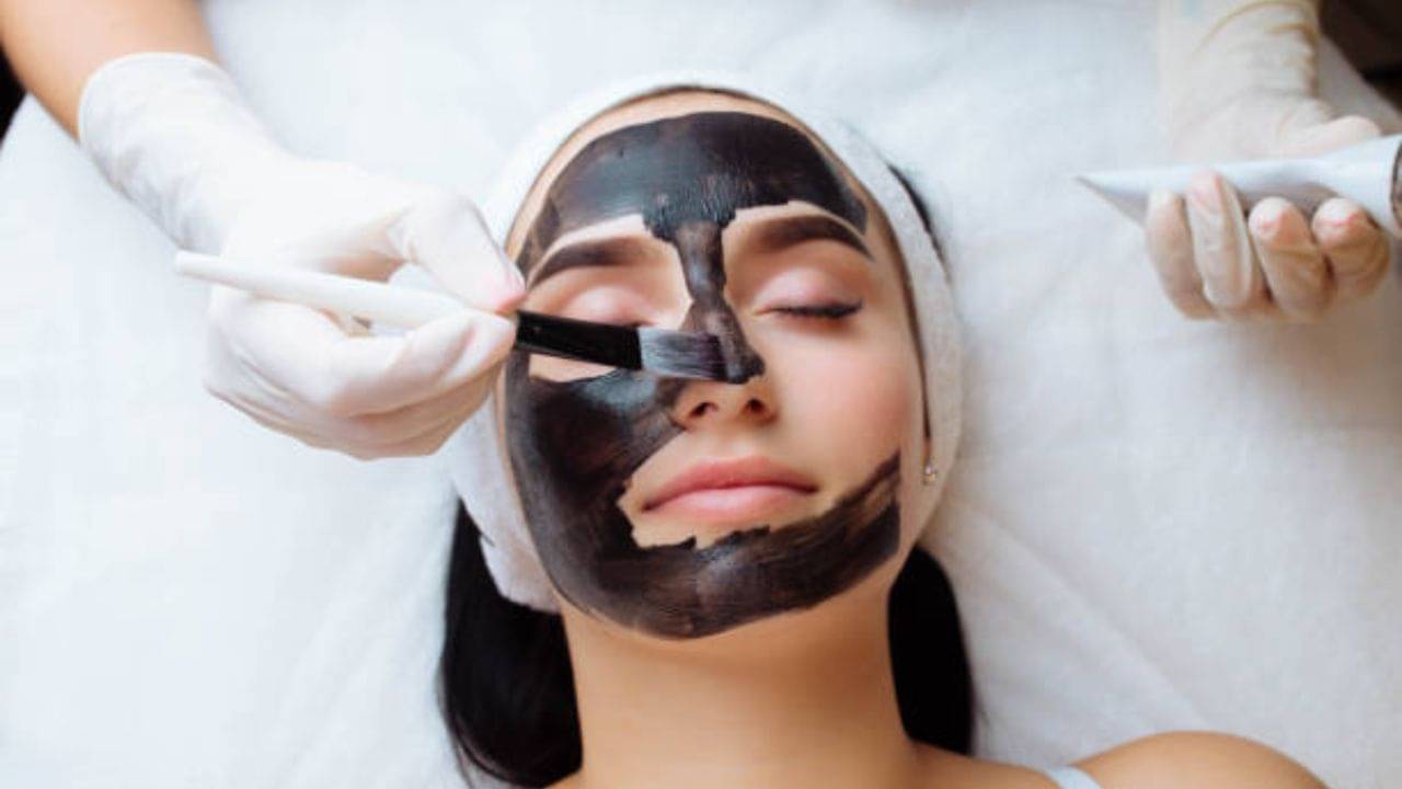 Skin Care: ব্রণ থেকে চুলকানির সমস্যা দূর করতে নিয়মিত চারকোলের মাস্ক ব্যবহার করুন, সুফল মিলবে গ্যারান্টি