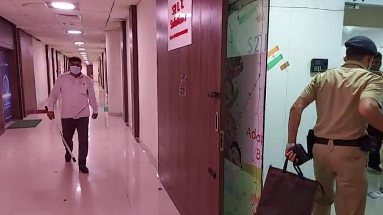 CID Raid: ঝা চকচকে অফিসের ভিতর চলছিল অন্য কাজ, পুলিশ ঢুকতেই মুখ শুকিয়ে গেল কর্মীদের...