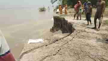 River Erosion in Malda: ফি বছর পুজোর মুখে গঙ্গার ভাঙনে বুক ভাঙে ওদের, কবে থামবে এই দুর্ভোগ?