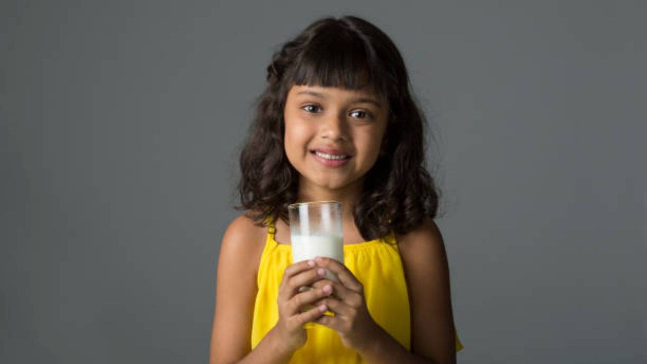 Side Effects of Milk: দিনের শুরুতেই কেন দুধ খাবেন না? যা বলছে আয়ুর্বেদ