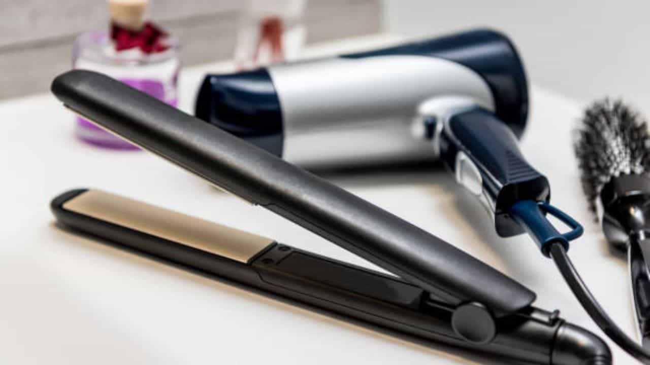 Hair Straightener: শখের বশে হেয়ার স্ট্রেটনার তো কিনেছেন তবে ব্যবহার করার আগে মাথায় রাখুনন এই সব টিপস