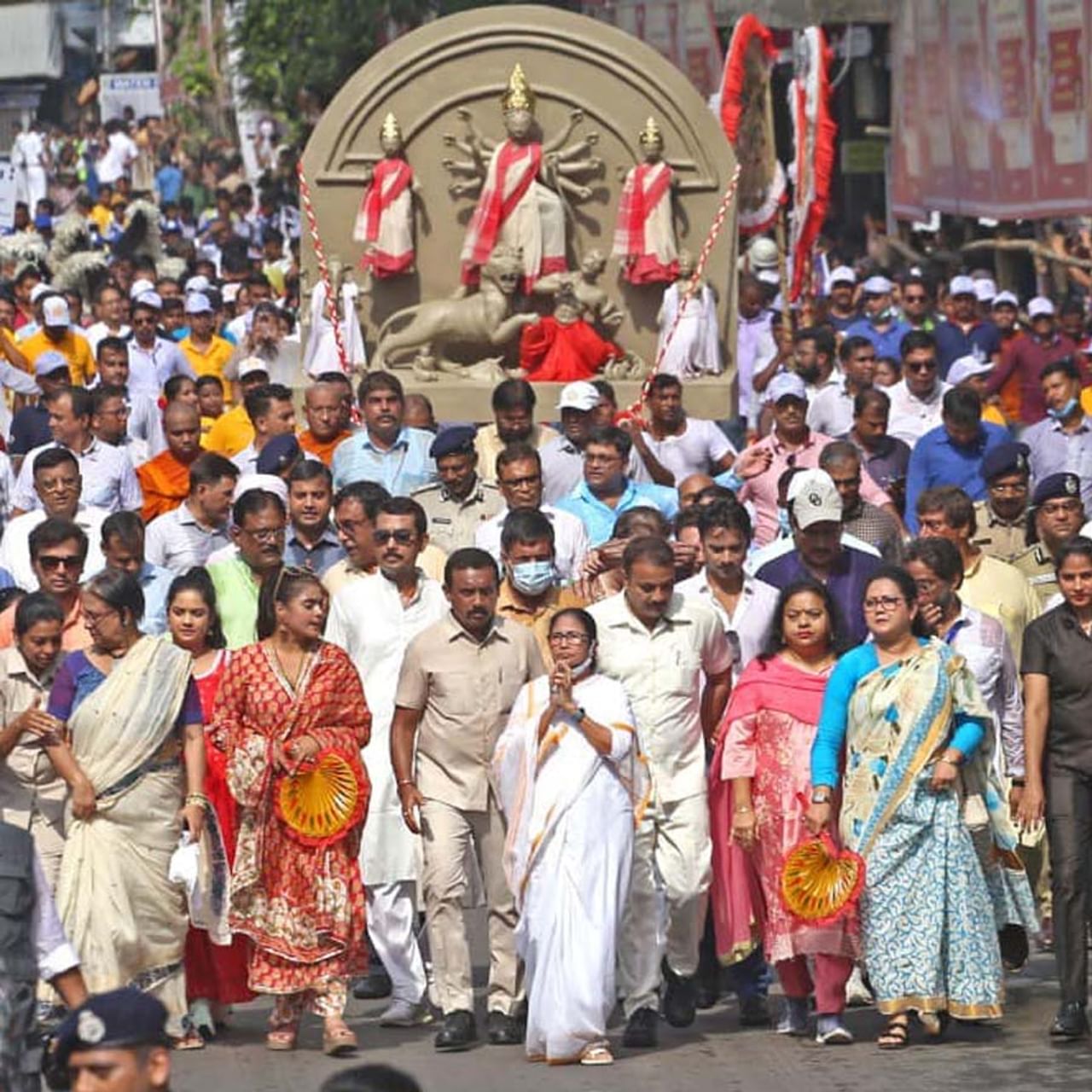 জোড়াসাঁকো থেকে রেড রোড পর্যন্ত পদযাত্রায় মুখ্যমন্ত্রী