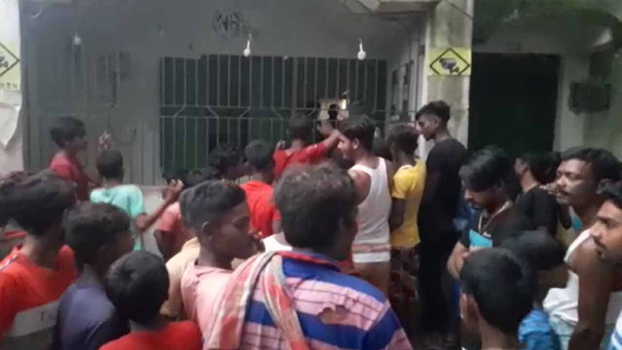 Maldah Crime: তারস্বরে ডিজে বাজাচ্ছিল নেশামুক্তি কেন্দ্রে, সন্দেহ হওয়ায় উঁকি দিতেই প্রতিবেশীরা দেখলেন রোমহর্ষক দৃশ্য