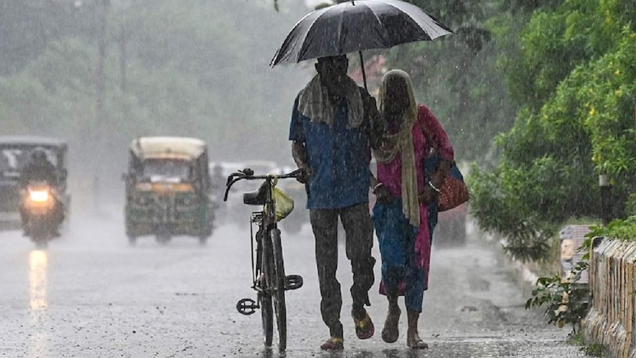 Weather Forecast: লক্ষ্মীপুজোতেও আকাশের মুখভার, এই ৩ জেলায় ঝেঁপে আসছে বৃষ্টি