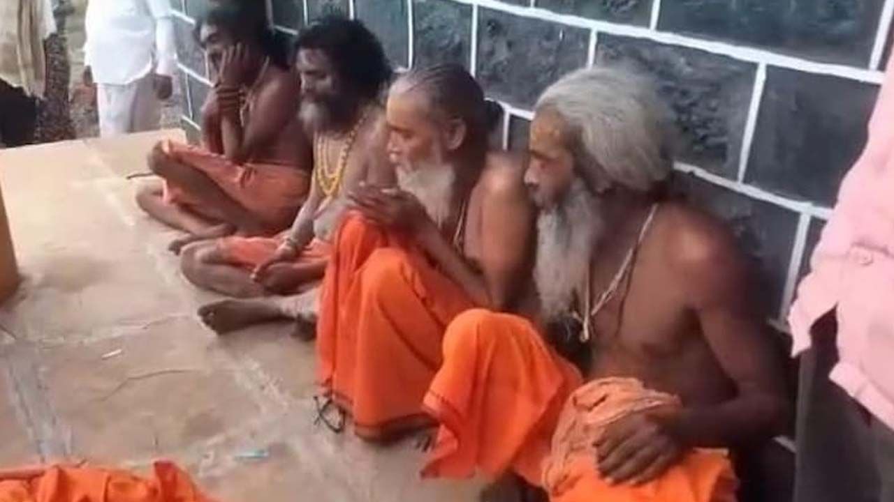 Sadhu Beaten: ছেলেধরা সন্দেহে চার সাধুকে বেধড়ক মারল উত্তেজিত জনতা