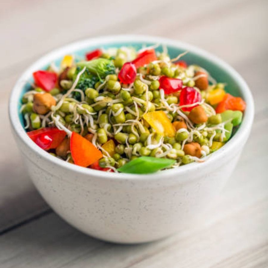 ডায়াবেটিস, কোলেস্টেরল, কোষ্ঠকাঠিন্যের সমস্যায় আপনাকে সাহায্য করতে পারে এক বাটি স্প্রাউট। এই খাবারে পর্যাপ্ত পরিমাণে ফাইবার রয়েছে। ফাইবার রক্তে শর্করার মাত্রাকে নিয়ন্ত্রণে রাখে এবং পাচনতন্ত্রের স্বাস্থ্যকে উন্নত করে।