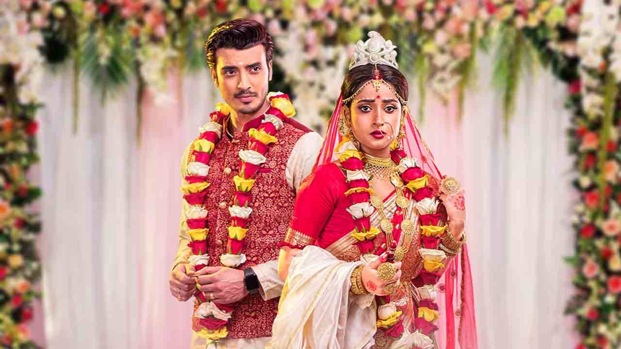 Alor Theekana: বউকে বরণ করে ঘরে তুলছেন শাশুড়ি নন, ভাসুর, এটাই প্রথা আলোর ঠিকানার, আসছে নতুন সিরিয়াল