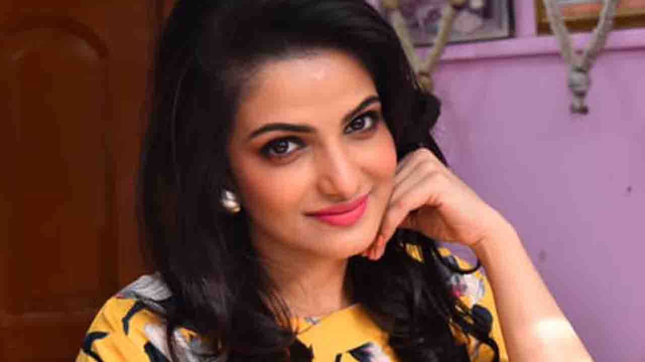 Tanushree Chakraborty: কিডনিতে সংক্রমণ নিয়ে হাসপাতালে ভর্তি আছেন তনুশ্রী, TV9 বাংলাকে কী বললেন অভিনেত্রী?