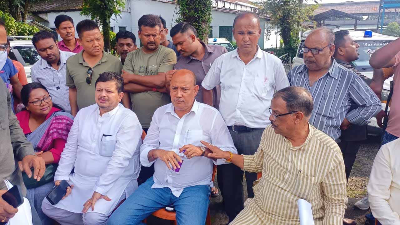 Tea Garden: ভোট আসন্ন! তার আগেই চা বাগানে ঘুরলেন রাজ্যের তিন মন্ত্রী