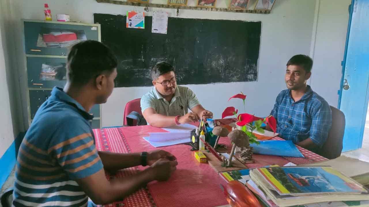 SSC Recruitment Case: ৫ বছরের লড়াই সার্থক, হাইকোর্টের নির্দেশের পরই স্কুলে যোগ দিলেন ৭ শিক্ষক