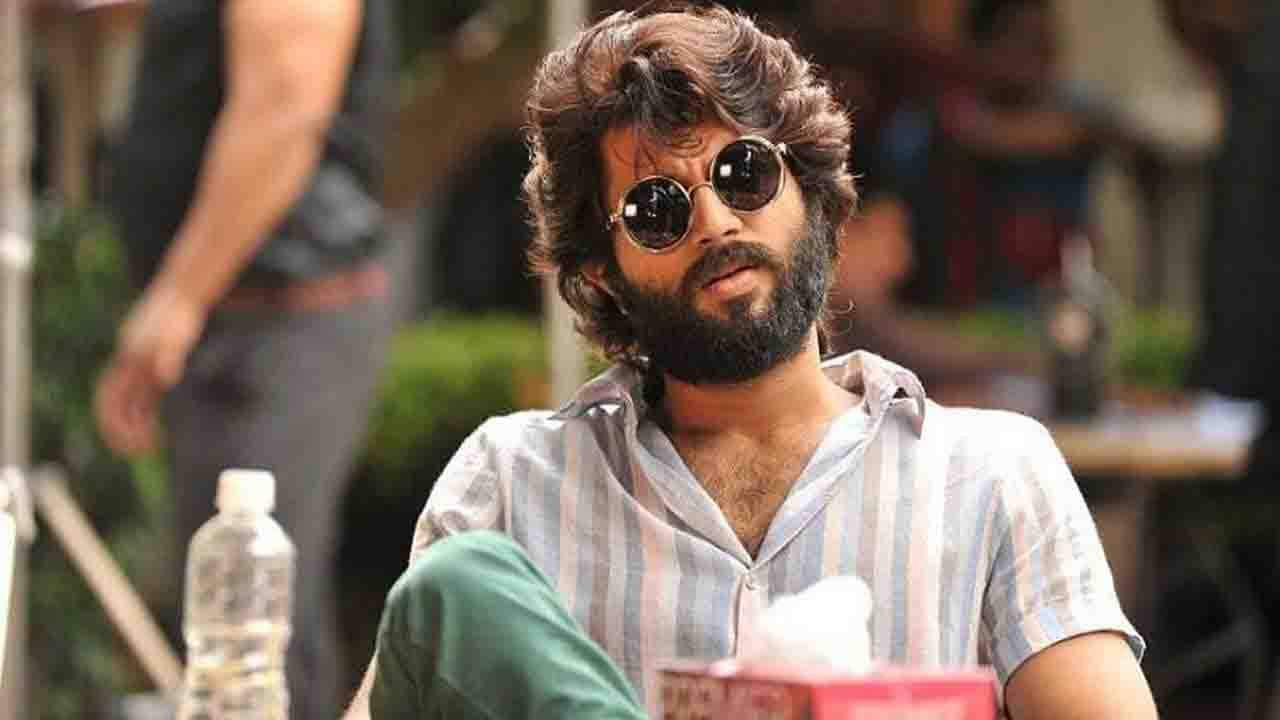 Vijay Deverakonda: অনন্যা না রশ্মিকা, শেষমেশ কার সঙ্গে প্রেমের সম্পর্কে জড়িয়েছেন বিজয় দেবেরাকোন্ডা?