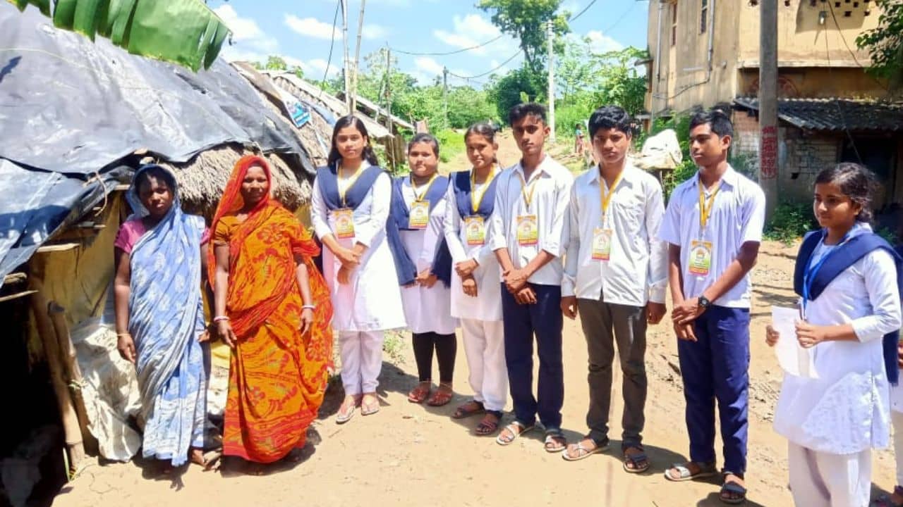 Paschim Medinipur: অনেকদিন ধরেই ক্লাসে আসছিল না মেয়েটি, সন্দেহ হতেই বাড়ি গিয়ে সহপাঠীরা যা দেখল...