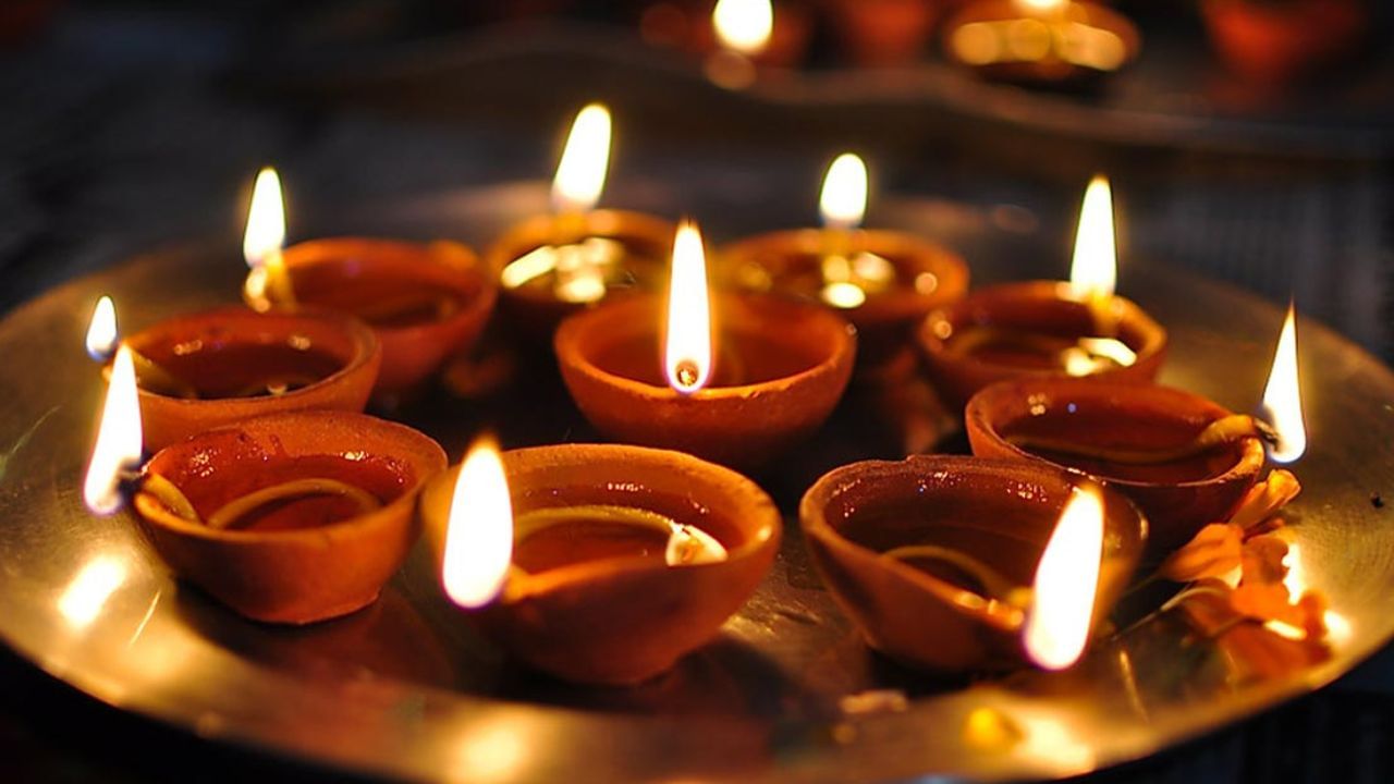 Diwali 2022: দিওয়ালি বা ধনতেরাস, বাড়িতে মোট ১৩টি প্রদীপ কেন জ্বালাবেন? প্রতিটির রয়েছে আলাদা গুরুত্ব