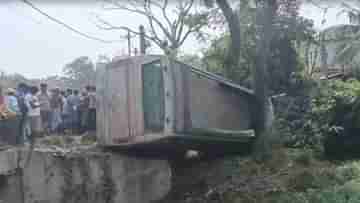 Bus Accident in Ghatal: রেষারেষির জেরেই চরম বিপত্তি! ৪০ জন যাত্রীকে নিয়ে উল্টে গেল বাস