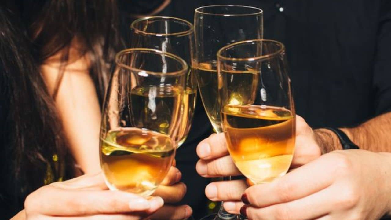 Bangladesh News: মদ খেতে ভারতে এসে পুলিশের হাতে গ্রেফতার ব্যক্তি, উদ্ধার বিড়ির প্যাকেট, বিদেশি মুদ্রা