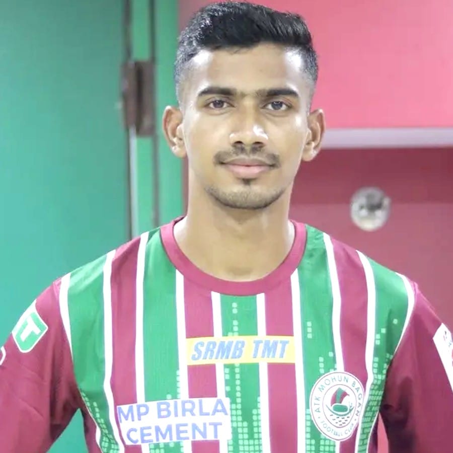 আশিক কুরুনিয়ান, এটিকে মোহনবাগানের  অ্যাটাকিং মিডফিল্ডার: বেঙ্গালুরু এফসি থেকে সোজা কলকাতার দলে। আইএসএলে বেশ অভিজ্ঞ আশিকের ভারতীয় দলের হয়ে পারফরম্যান্স বেশ ভালো। এবারও ভালো কিছুর আশায় তাঁর দিকে চেয়ে সমর্থকরা।