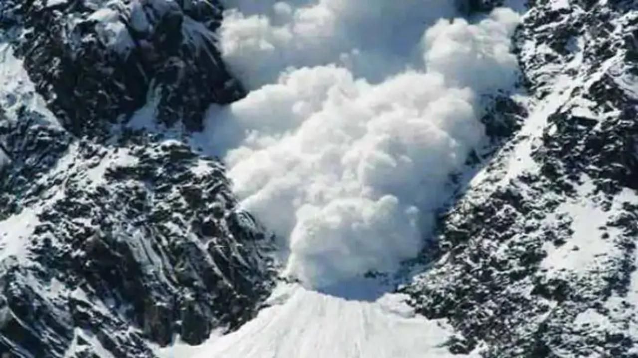 Avalanche in Kashmir: টহলদারির সময় হঠাৎ তুষারধস, কাশ্মীরে বরফের নীচে চাপা পড়ে মৃত্যু ৩ জওয়ানের