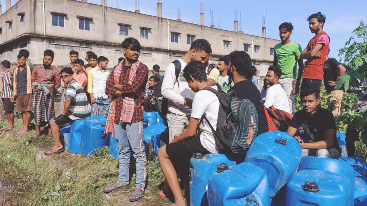 Bantala Fire: ম্যানেজার বলেছিল বুধবার বকেয়া টাকা দেবে, বানতলার সেই কারখানার শ্রমিকদের কপালে হাত...