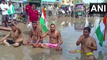Protest against Potholes: খালি গা, হাতে পতাকা, জাতীয় সড়ক রক্ষণাবেক্ষণের দাবিতে নীরব প্রতিবাদ