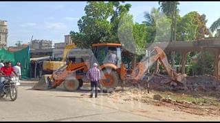 Murshidabad: পাঁচ দিন ধরে নিখোঁজ, শেষে স্কুলের ভিতর ঝুলন্ত অবস্থায় উদ্ধার পচাগলা দেহ