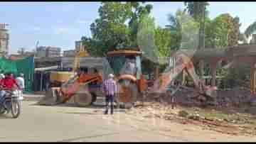 Murshidabad news: PWD-র জায়গায় কীভাবে শপিং কমপ্লেক্স? হাইকোর্টের নির্দেশে ভেঙে গুড়িয়ে দেওয়া হল নির্মীয়মাণ বিল্ডিং