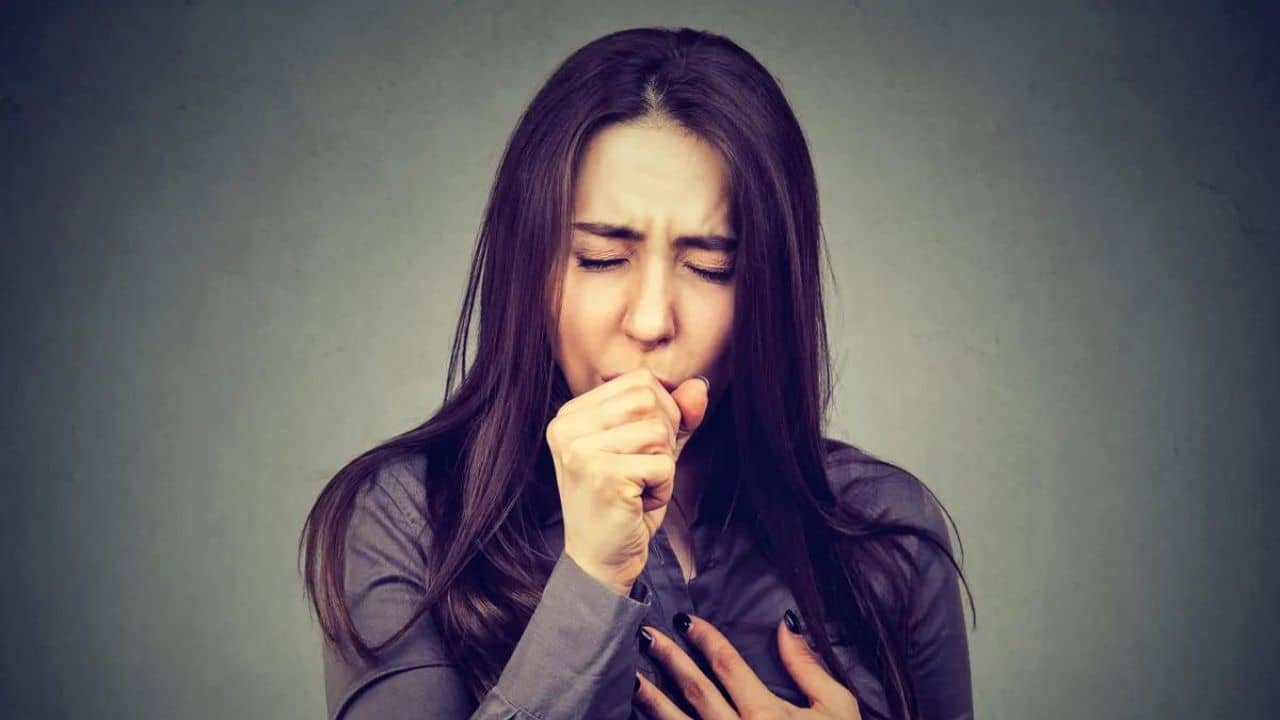 COVID Cough: সাধারণ ভেবে ভুল করবেন না, বাড়ছে কোভিড কাশির রোগীর সংখ্যা! কীভাবে বুঝবেন আপনি আক্রান্ত?