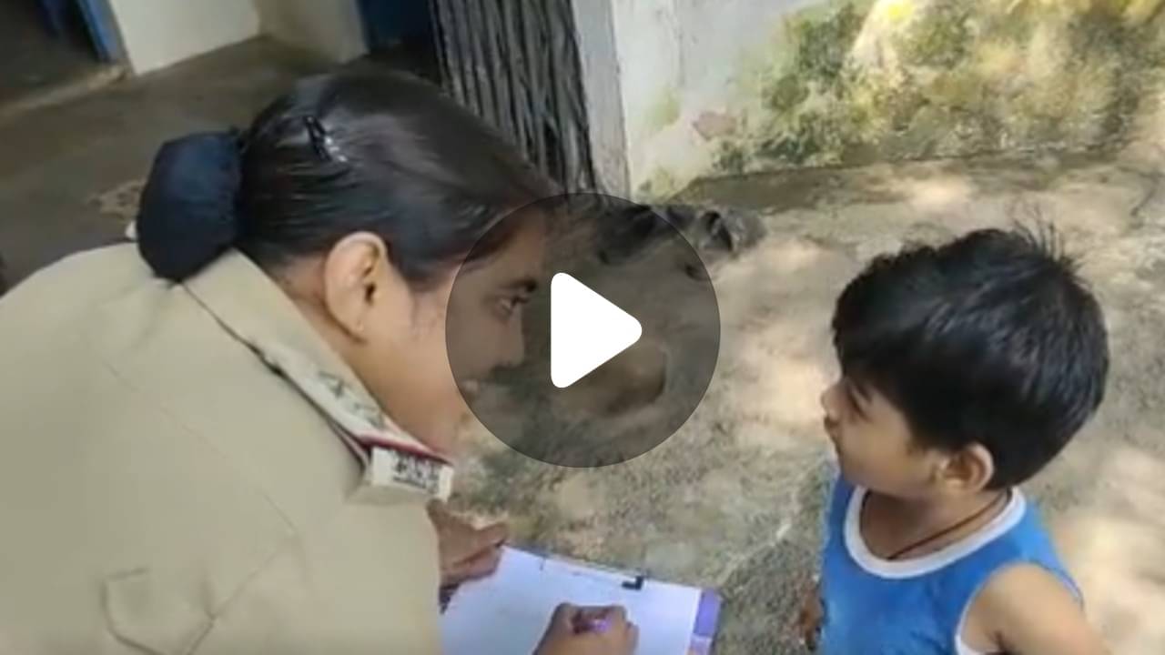 Video: মা আমার চকোলেট খেয়ে নেয়, মাকে জেলে ভরো, থানায় এসে কাতর আর্জি খুদের, দেখুন ভিডিয়ো