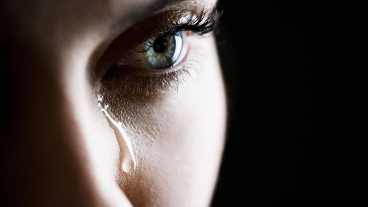 Benefits of Crying: অল্পতেই হাউ-হাউ করে কেঁদে ফেলেন? অজান্তে নিজের ভাল কীভাবে করছেন, জানেন?