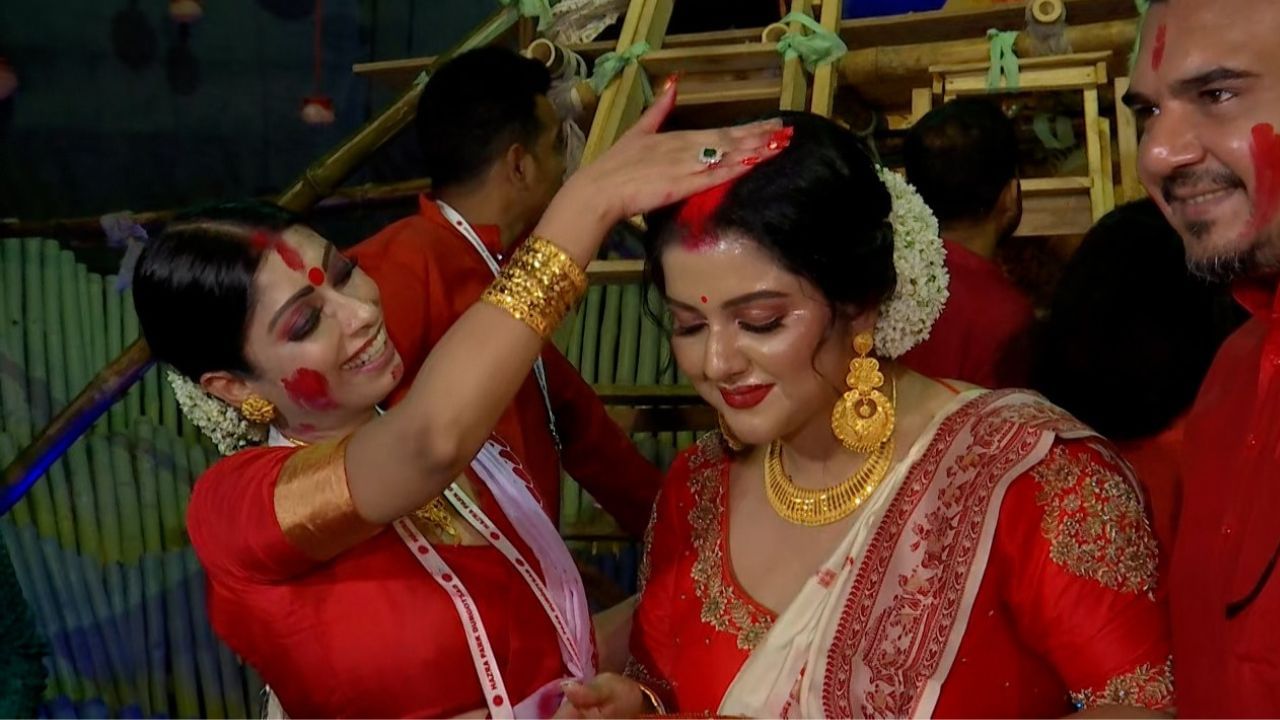 West Bengal Durga Puja 2022 LIVE: উমার কৈলাসে ফেরার দিন, সিঁদুর খেলায় মাতলেন কোয়েল-শুভশ্রী-ঋতুপর্ণারা